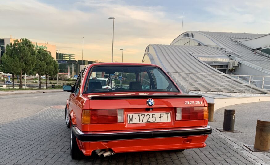 BMW Serie 3 323i